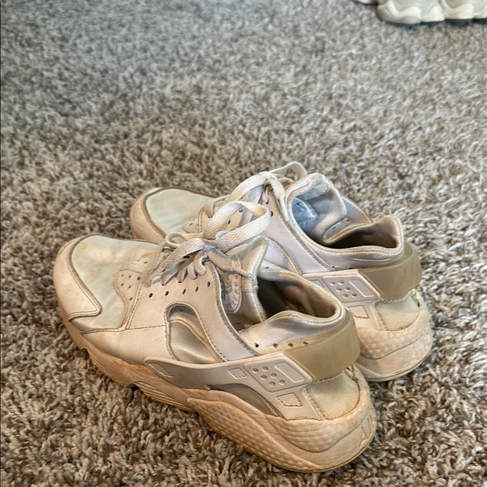 Nike Women's Cream Sneakers